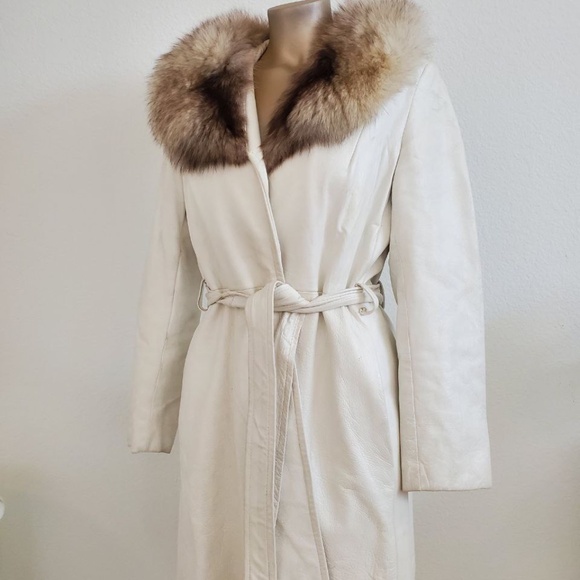 Long leather white coat with genuine fur collar - Picture 4 of 7